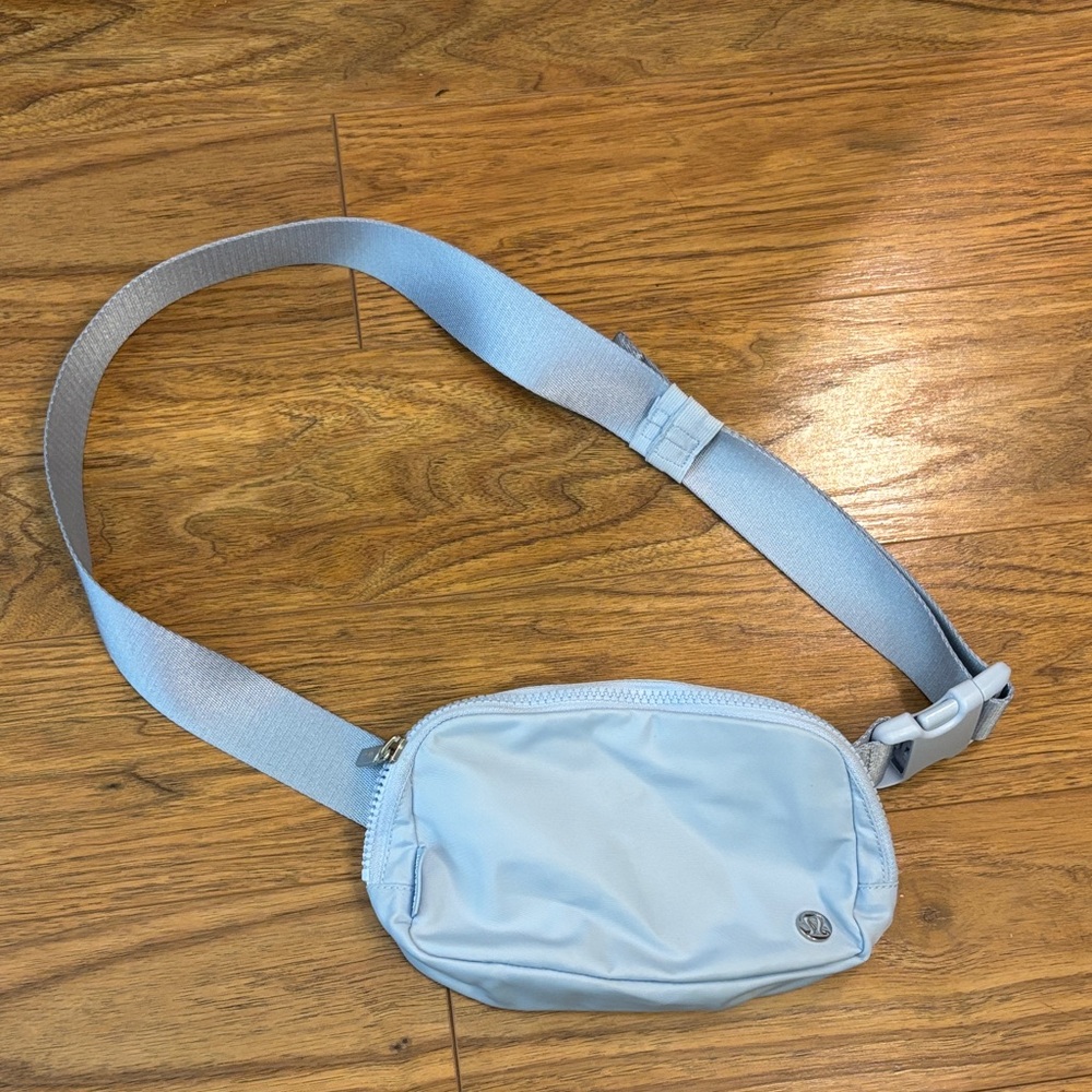 Lululemon everywhere Belt Bag